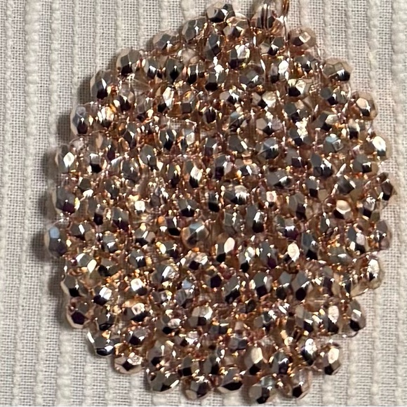 🎉HP🎉Beautiful, rose colored necklace with gorgeous, rose colored medallion.🎉HP🎉 - Picture 3 of 4